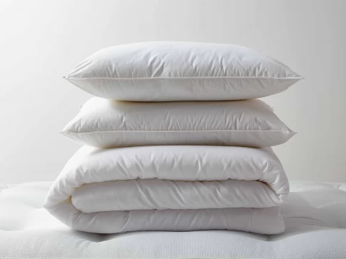 picture of clean duvet and pillow pile
